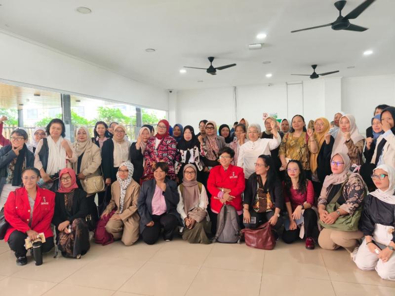 Koalisi Sipil untuk Pengesahan UU PPRT yang terdiri dari kurang lebih seribu organisasi dan individu, mengajak untuk mengawal peraturan turunan agar tidak tumpul dan berpihak pada pekerja seperti PRT. 