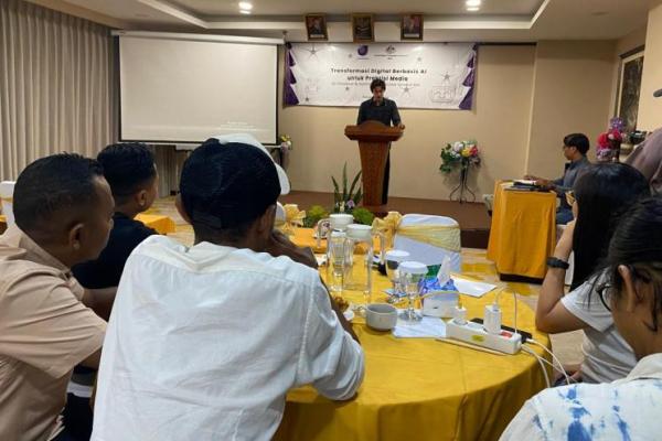 Konsulat-Jenderal Australia di Bali, yang diwakili oleh Konsul Diplomasi Publik Lachlan Norton saat membuka Lokakarya Transformasi Digital Berbasis AI  hasil kerjasama AJI Denpasar dan Konsulat Jenderal (Konjen) Australia bertempat di Grand Santhi Hotel, Jumat (8/5/2026) 