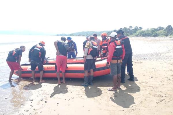 Tim Gabungan Operasi pencarian warga yang hilang di Pantai Barate 