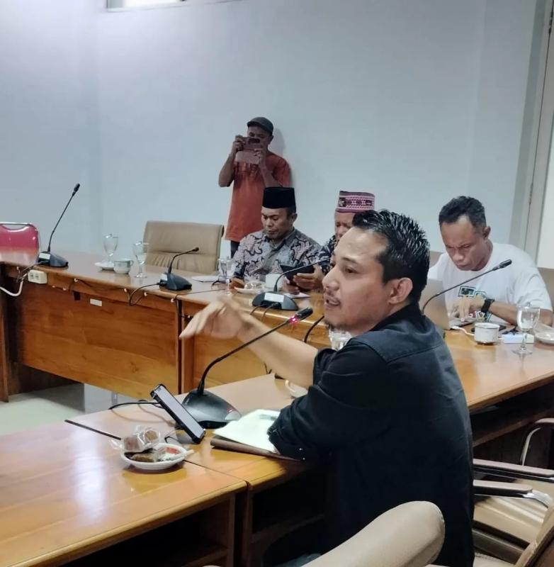 Rofinus Edison Risal saat beraudiensi dengan DPRD Mabar 
