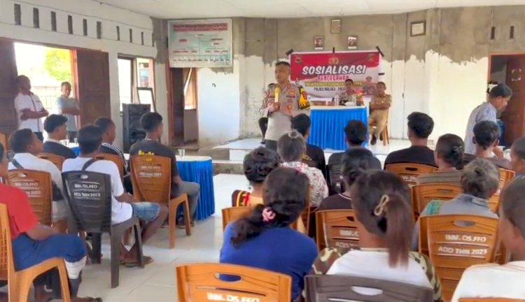 Kapolres Malaka AKBP Riki Ganjar Gumilar saat melakukan sosialisasi pencegahan TPPO bagi warga masyarakat 