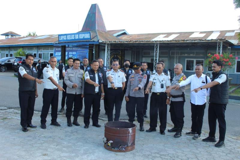  Kanwil Ditjenpas NTT Gandeng Polisi Razia di Lapas Kupang