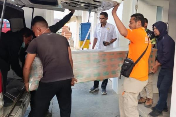 Jenazah pasutri asal Austria korban kecelakaan di Cunca Wulang diberangkatkan dari RSUD Komodo menuju Bali untuk dikremasi, Rabu (3/6/2026). 