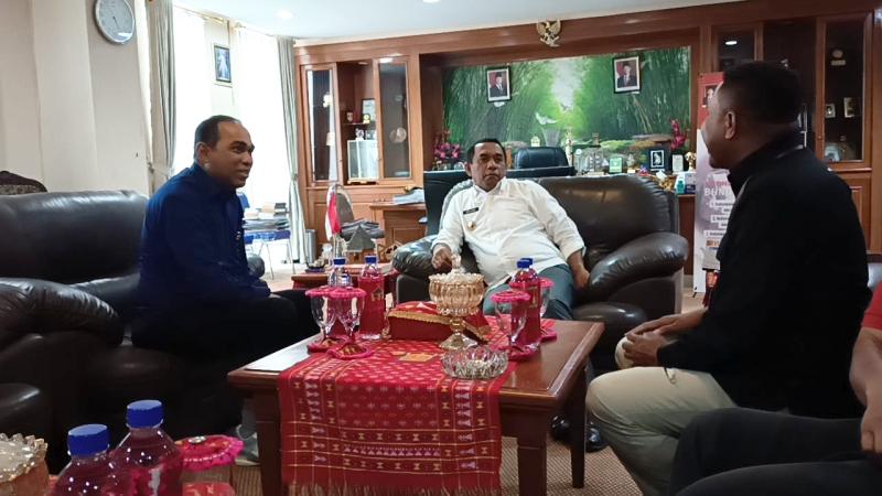 Bupati Manggarai Herybertus Nabit menerima audiensi Kepala TVRI Stasiun NTT. 