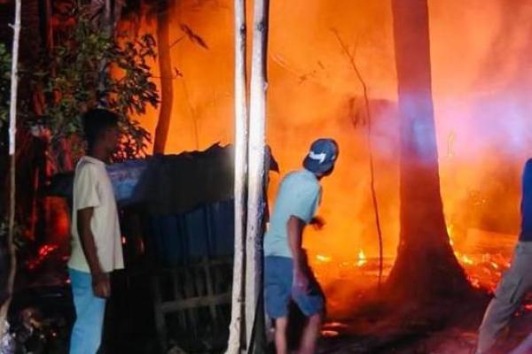  Api menghanguskan rumah warga di Kabupaten Sabu Raijua 
