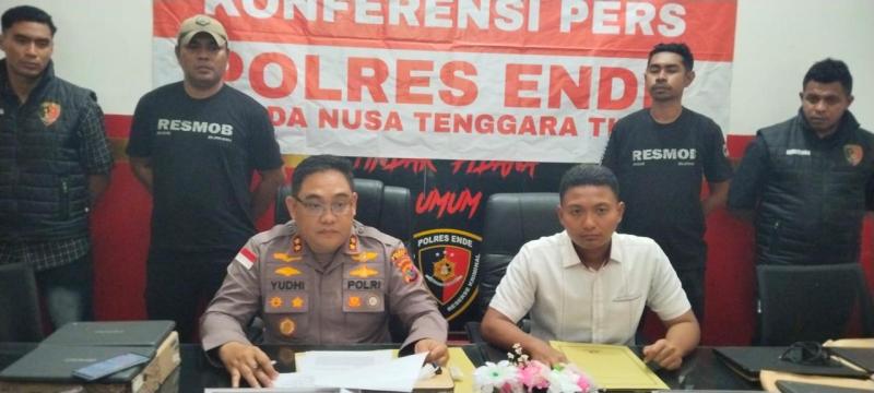 Kapolres Ende, AKBP Yudhi Franata memberikan penjelasan terkait penanganan kasus di Polres Ende 
