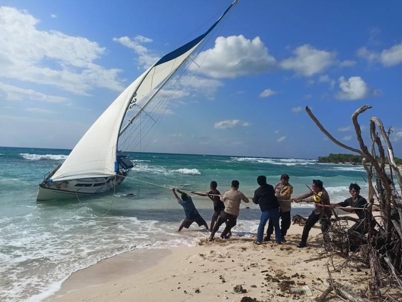 Kondisi kapal yacht di pantai saat ditemukan warga 