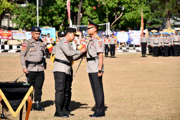 Kapolda NTT Irjen Pol Rudi Darmoko melantik Brigjen Pol Faizal  sebagai Wakapolda NTT yang baru, Rabu (17/6/2026) 