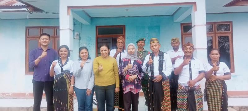 Babinsa Koramil 1612-01/Ruteng mendampingi verifikasi faktual Desa Persiapan Pong Ndung. 