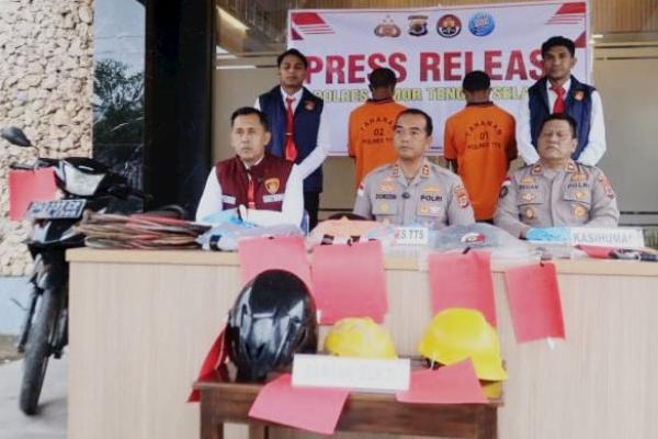 Kapolres TTS AKBP Hendra Dorizen saat memberikan keterangan terkait pengungkapan kasus pencurian kabel milik PLN 