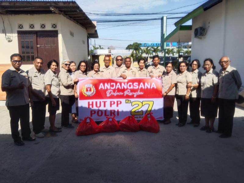 Jajaran Pengurus Daerah dan Cabang PP Polri bersama puluhan anggota melaksanakan anjangsana kepada sembilan keluarga purnawirawan dan warakawuri (janda anggota Polri) yang sedang mengalami sakit karena faktor usia lanjut. 