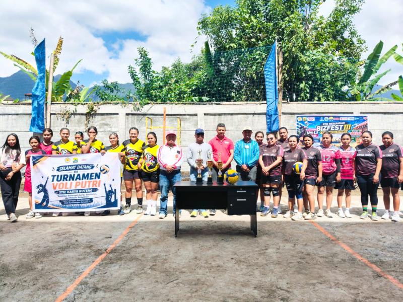 Pembukaan Turnamen Voli Putri Bizfest III di STIE Karya Ruteng, Minggu (28/6/2026). 