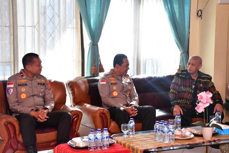  Silahturahmi Kapolda NTT Bersama Mantan Kapolda NTT Penuh Kehangatan