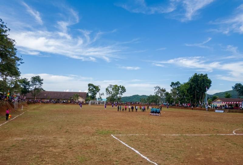 Lapangan Sepak Bola Paroki Santo Kristoforus Waning yang telah diratakan berkat dukungan penuh Marianus Yono Jehanu, kini menjadi lokasi Turnamen Waning Cup II 2026. 