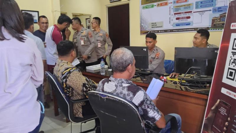 Orangtua Dokter Icha bersama kuasa hukumnya sementara melaporkan kasus kematian anaknya ke Polda NTT 