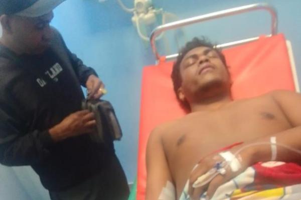  Imanuel Kevin Dolaben (18) mengalami sejumlah luka pada beberapa bagian tubuhnya pasca mengalami penganiayaan pada Sabtu (4/7/2026) subuh sekitar pukul 04.00 Wita. 