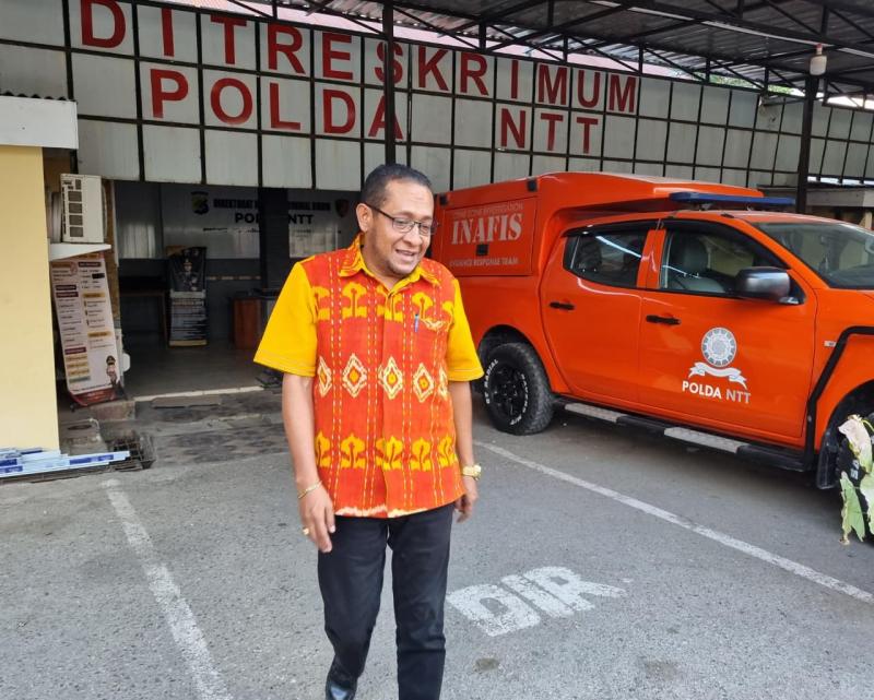  Ketua DPRD Kabupaten TTU, Kristo Efi menjalani pemeriksaan selama lima jam di Polda NTT, Kamis (16/7/2026). Ia diperiksa sejak pukul 11.00 wita di ruang Subdit III/Jatanras Ditreskrimum Polda NTT. 