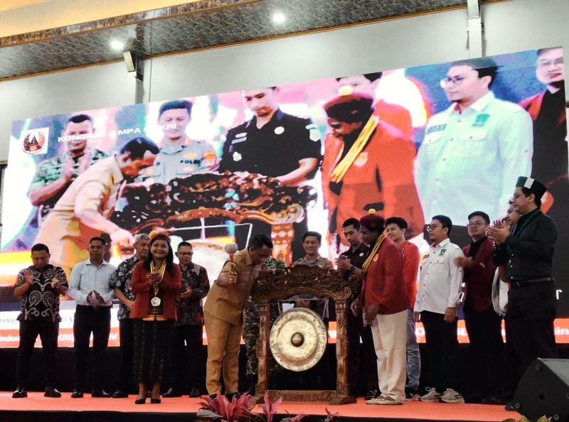 Bupati Manggarai, Herybertus G.L. Nabit, resmi membuka Kongres XXXIV dan MPA XXXIII PMKRI di Aula Asumpta Katedral Ruteng, Senin (20/7/2026). 