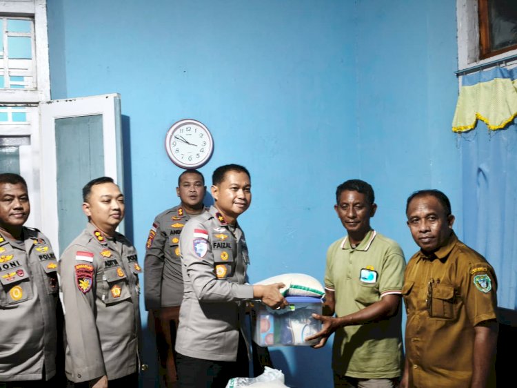 Wakapolda NTT Brigjen Pol. Faizal menggelar dialog dan memberikan bantuan sosial kepada warga korban konflik sosial di Adonara Timur 