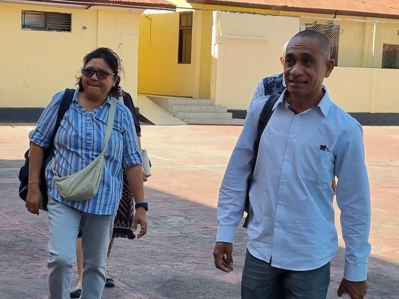 Keluarga dan penasehat almarhumah dokter Icha saat mendatangi Polda NTT mengikuti gelar perkara 