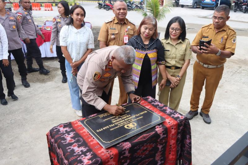 Kapolres Kupang  AKBP Rudy Junus Jacob Ledo meresmikan ruang pelayanan PPA dan PPO 