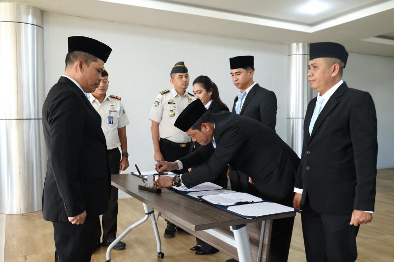  Kakanwil Ditjen Imigrasi NTT Saroha Manullang melantik pejabat sruktural dan fungsional 