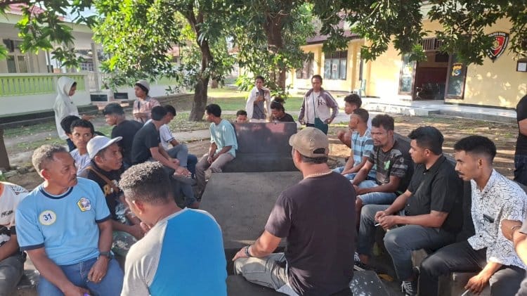 Para calon tenaga kerja saat diamankan polisi 