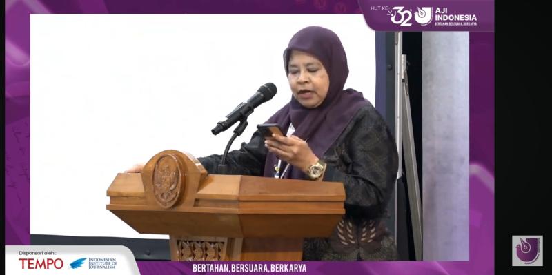 Ketua AJI Indonesia, Nany Afrida menyampaikan pidato pada resepsi HUT ke-32 AJI di Gedung Dewan Pers, Jakarta, Jumat (7/8/2026). 