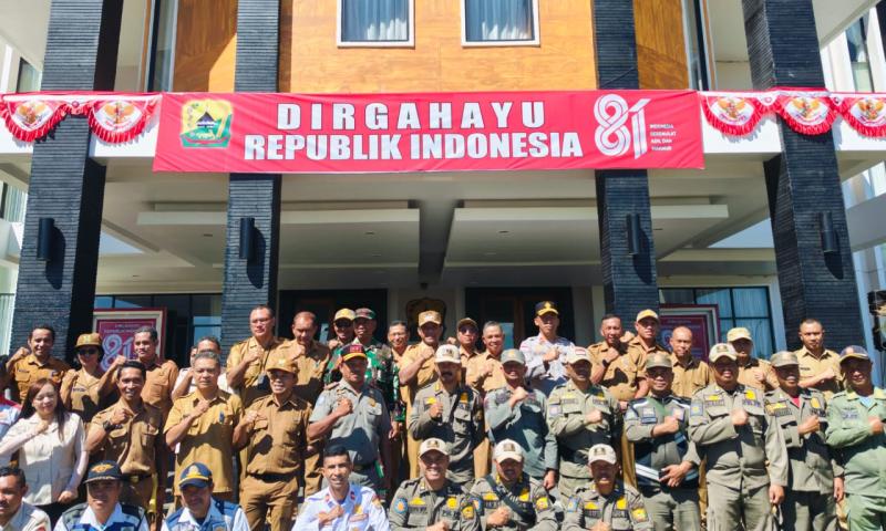 Bupati Hery Nabit bersama Tim Gabungan Penegak Aturan usai Apel Siaga Penertiban Pajak Kendaraan di SPBU. 