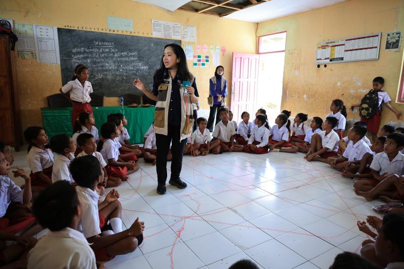 Medio, Kasatgas 1 Direktorat Sosialisasi dan Kampanye Antikorupsi KPK engajak 149 siswa Sekolah Dasar Katolik (SDK) Delo, Desa Delo, Kecamatan Wewewa Selatan, Kabupaten Sumba Barat Daya,  mengenal nilai integritas melalui kebiasaan yang dapat diterapkan dalam kehidupan sehari-hari, Senin (10/8/2026). 