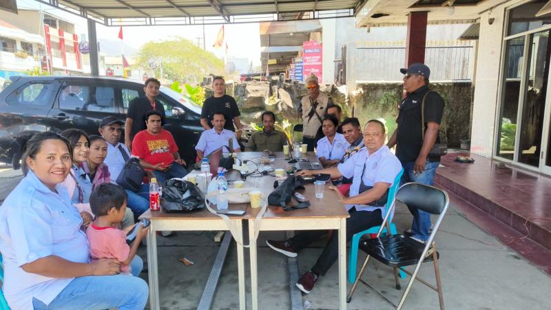 Bantuan untuk Korban Gempa Menumpuk di BPBD Sikka Tuai Kritik Wartawan 