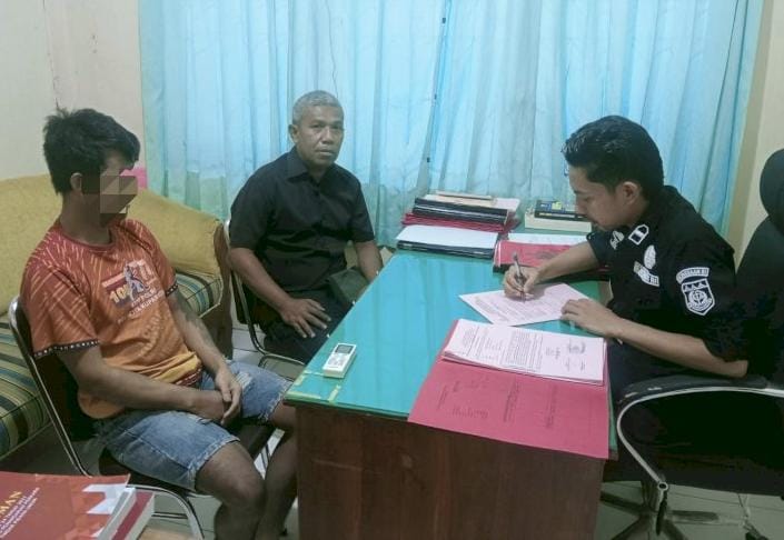 Penyidik Reskrim Polsek Alak melinpahkan tersangka penganiayaan berat ke Kejaksaan Negeri Kota Kupang 
