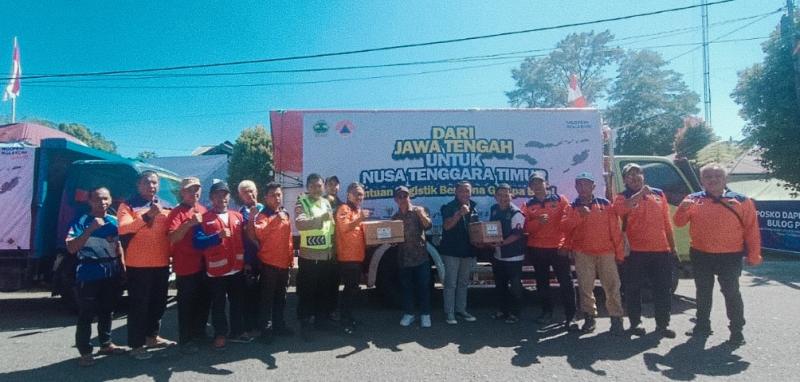 Bantuan logistik dari Jawa Tengah tiba di Posko Tanggap Darurat Bencana Manggarai. 
