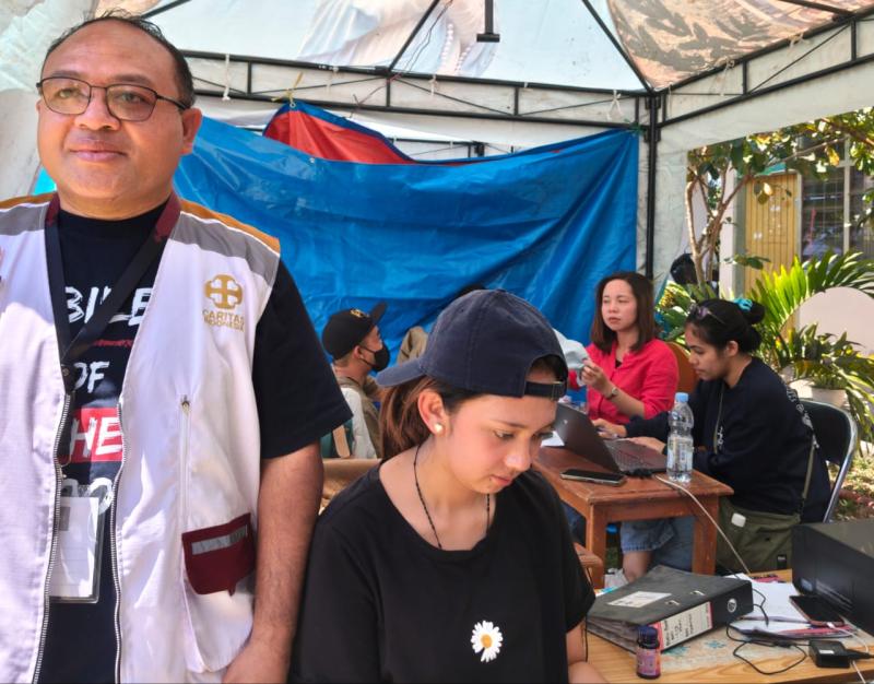 Direktur Caritas Keuskupan Ruteng, Romo Beben Gaguk, saat ditemui di Posko Pusat Pastoral (Puspas) Keuskupan Ruteng pada Sabtu (22/8/2026). 