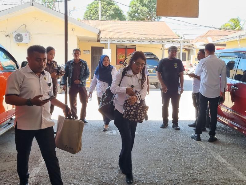  Hakim dan JPU saat dievakuasi ke Mapolda NTT 