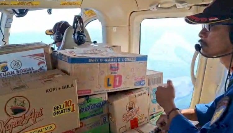 Polri Lakukan Airdrop Bantuan Bagi Warga Kampung Landor-Manggarai Timur