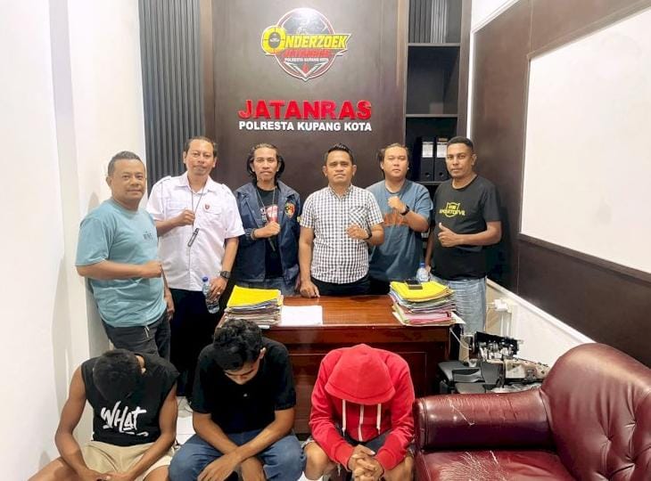 -Tiga oknum mahasiswa di Kota Kupang diamankan polisi terkait tindak pidana pengeroyokan yang terjadi pada Selasa (15/9/2026). 