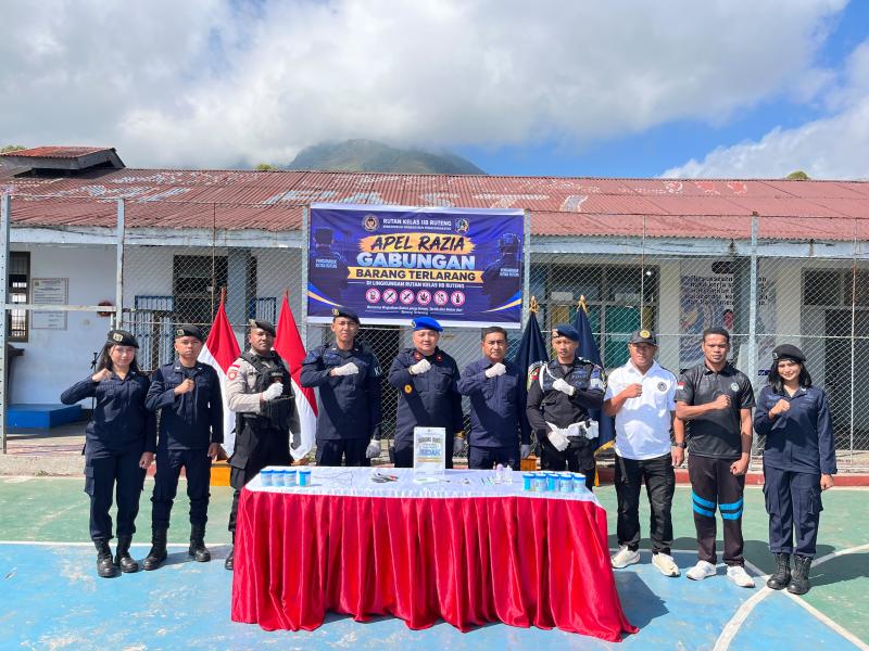 Rutan Ruteng bersama APH saat menggelar razia gabungan barang terlarang. 