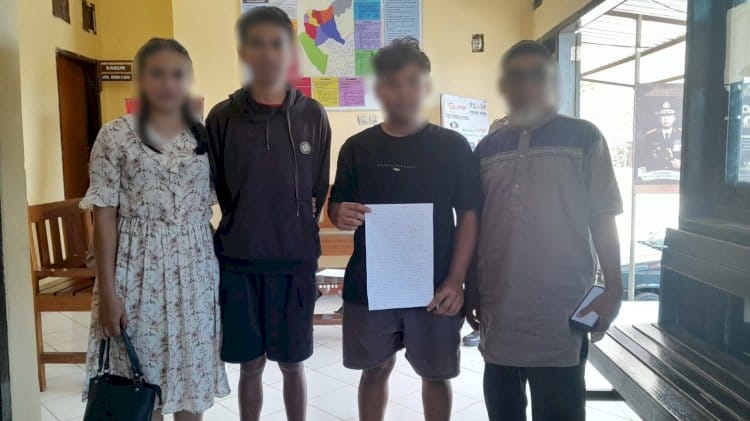 Piket Sentra Pelayanan Kepolisian Terpadu (SPKT) Polsek Maulafa, Polres Kupang Kota memediasi dua kasus tindak pidana yang berbeda, yaitu kasus pengeroyokan dan penganiayaan, hingga mencapai kesepakatan damai secara kekeluargaan. 