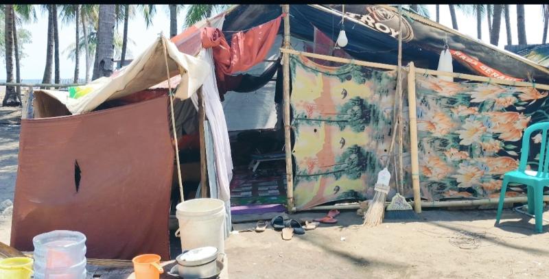 Kondisi salah satu tenda pengungsian warga terdampak gempa di Desa Paralando, Kecamatan Reok Barat, Kabupaten Manggarai. 